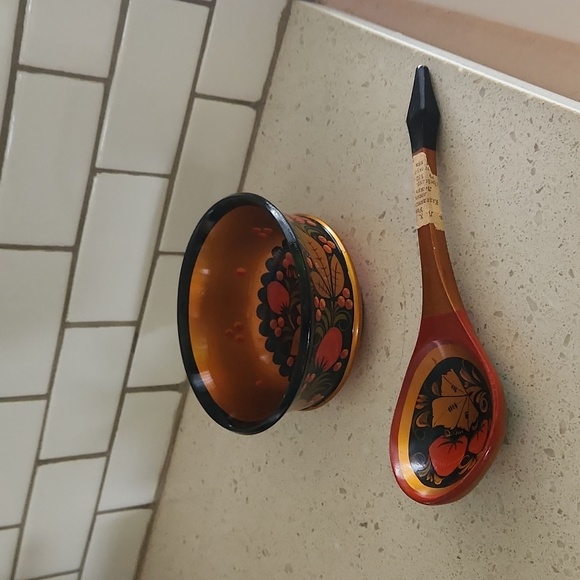 Wooden bowl and spoon - Picture 1 of 5